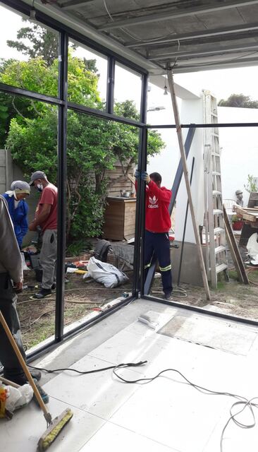 Crew installing glazing